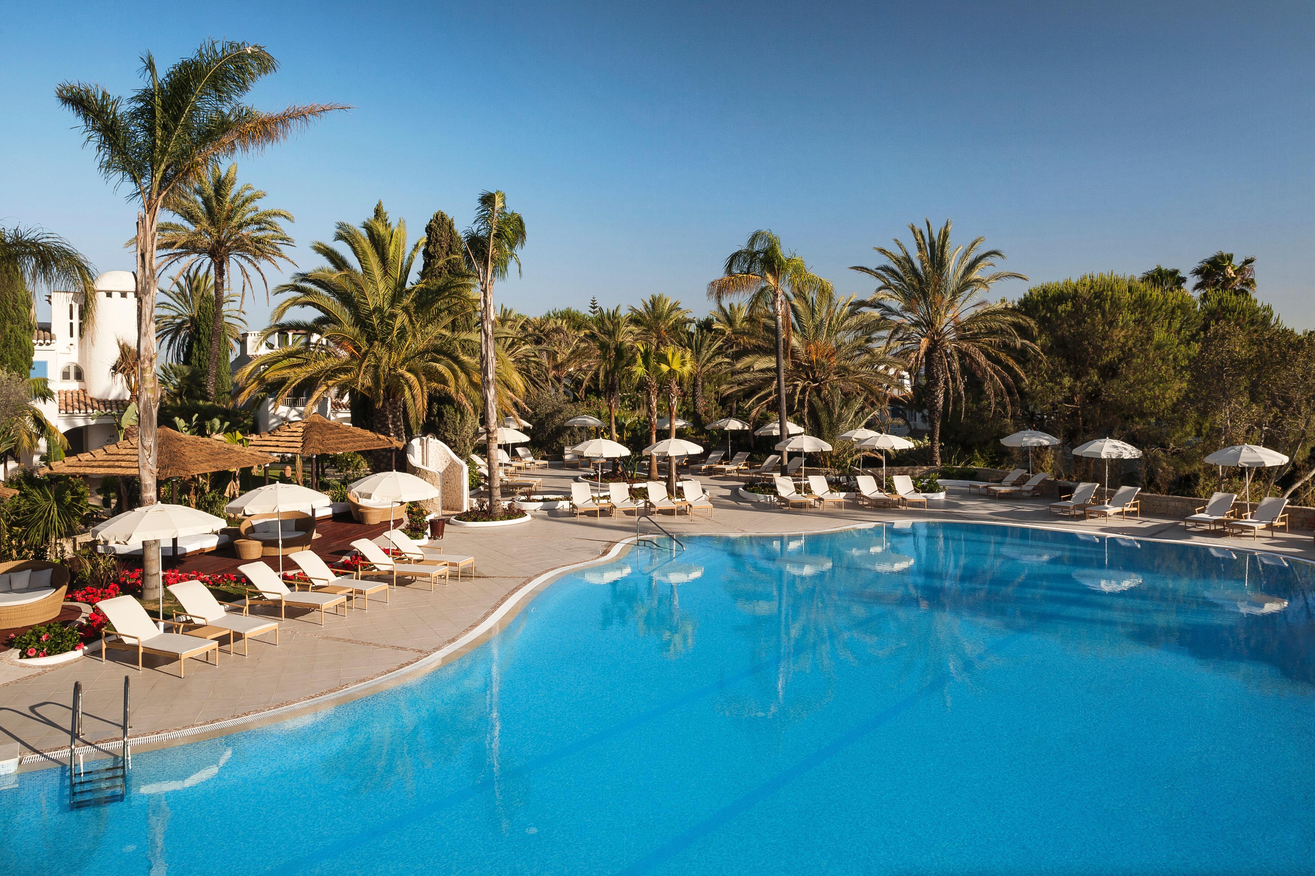 维拉维塔公园Spa度假酒店 Armação de Pêra 外观 照片 The pool at the hotel