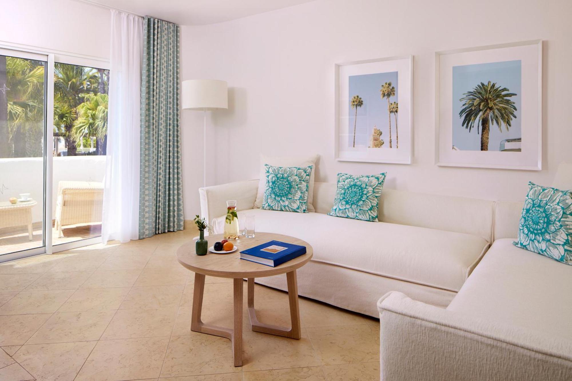 维拉维塔公园Spa度假酒店 Armação de Pêra 外观 照片 A living room at the Four Seasons Resort Palm Beach